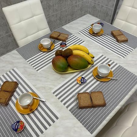 Апартаменты Casa Eleonora: A 5 Min Dal Mare + Free Parking Вентимилья Экстерьер фото