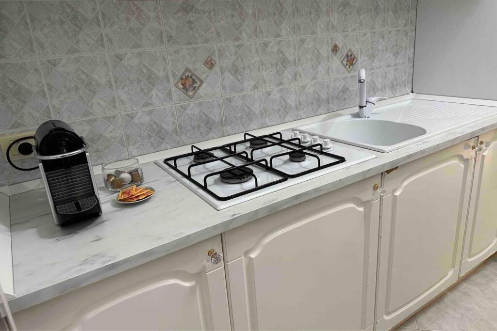 Апартаменты Casa Eleonora: A 5 Min Dal Mare + Free Parking Вентимилья Экстерьер фото